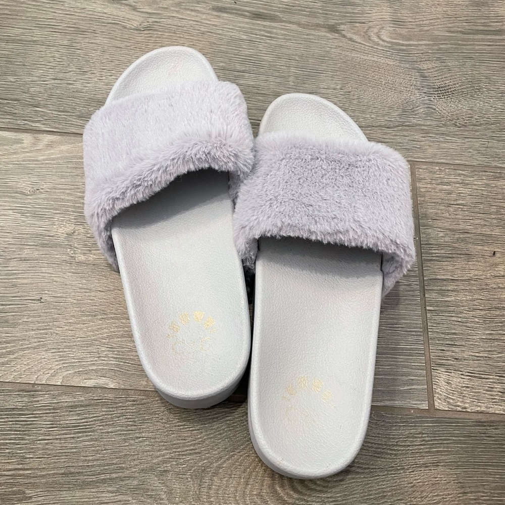 Faux Fur Platform Slides - Picture 4 of 8